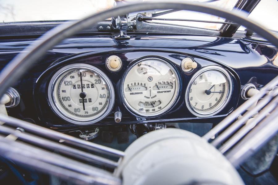 Панель приборов BMW 327 Convertible 1937 года  (фото 8 из 31)